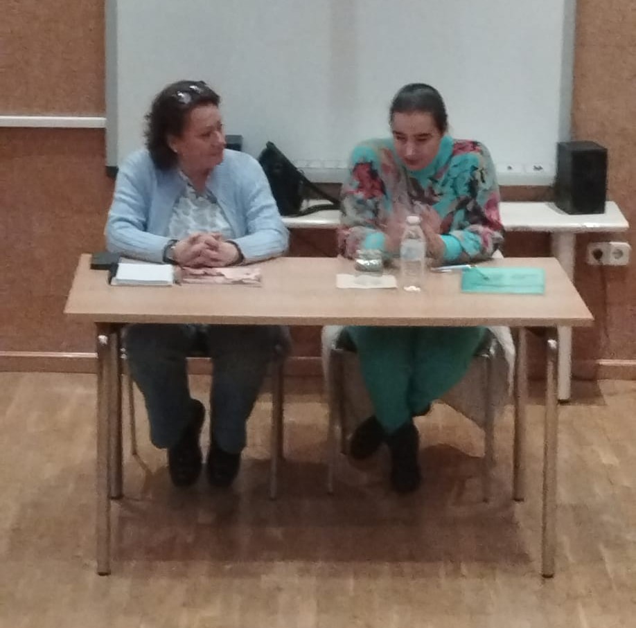 Carmen Galvañ presentando su libro en Talavera de la Reina